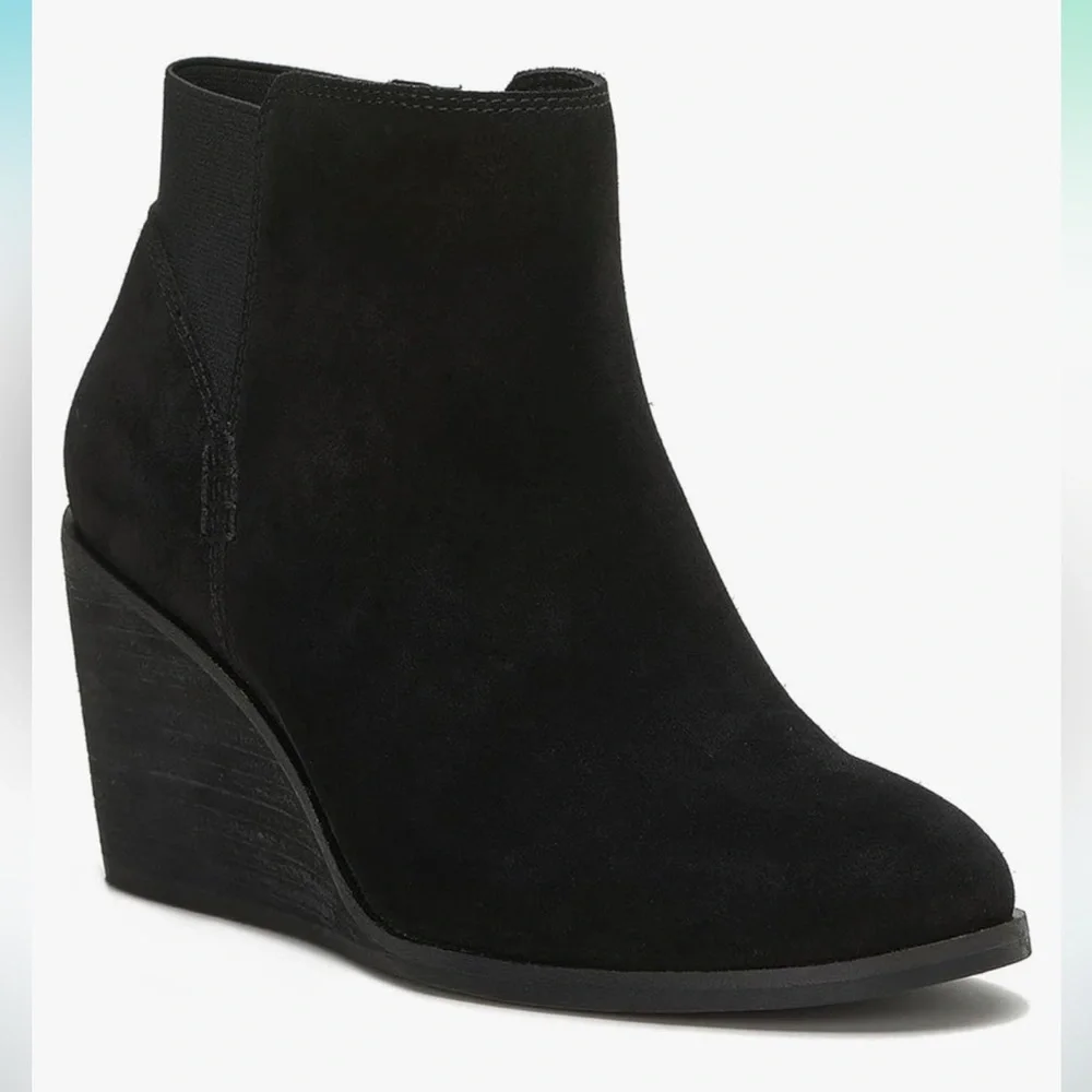 Lucky Brand Zorlina‎ black suede booties NEW 9